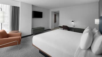 Zimmer, 1 King-Bett | Hochwertige Bettwaren, Pillowtop-Betten, Zimmersafe, Schreibtisch