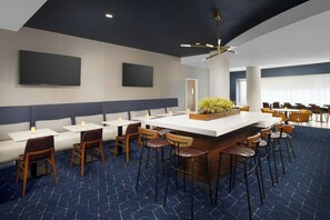 Breakfast served - Courtyard by Marriott Atlanta Buckhead (Atlanta)