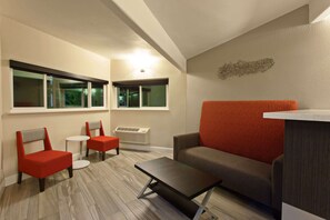 Lobby - Days Inn by Wyndham Chowchilla Gateway to Yosemite (Chowchilla)