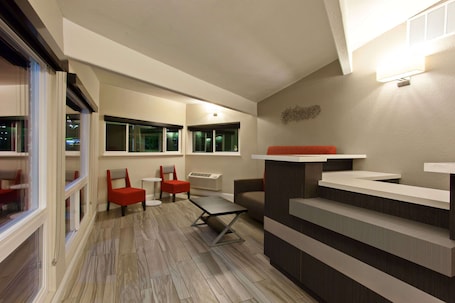 Hall. Days Inn by Wyndham Chowchilla Gateway to Yosemite