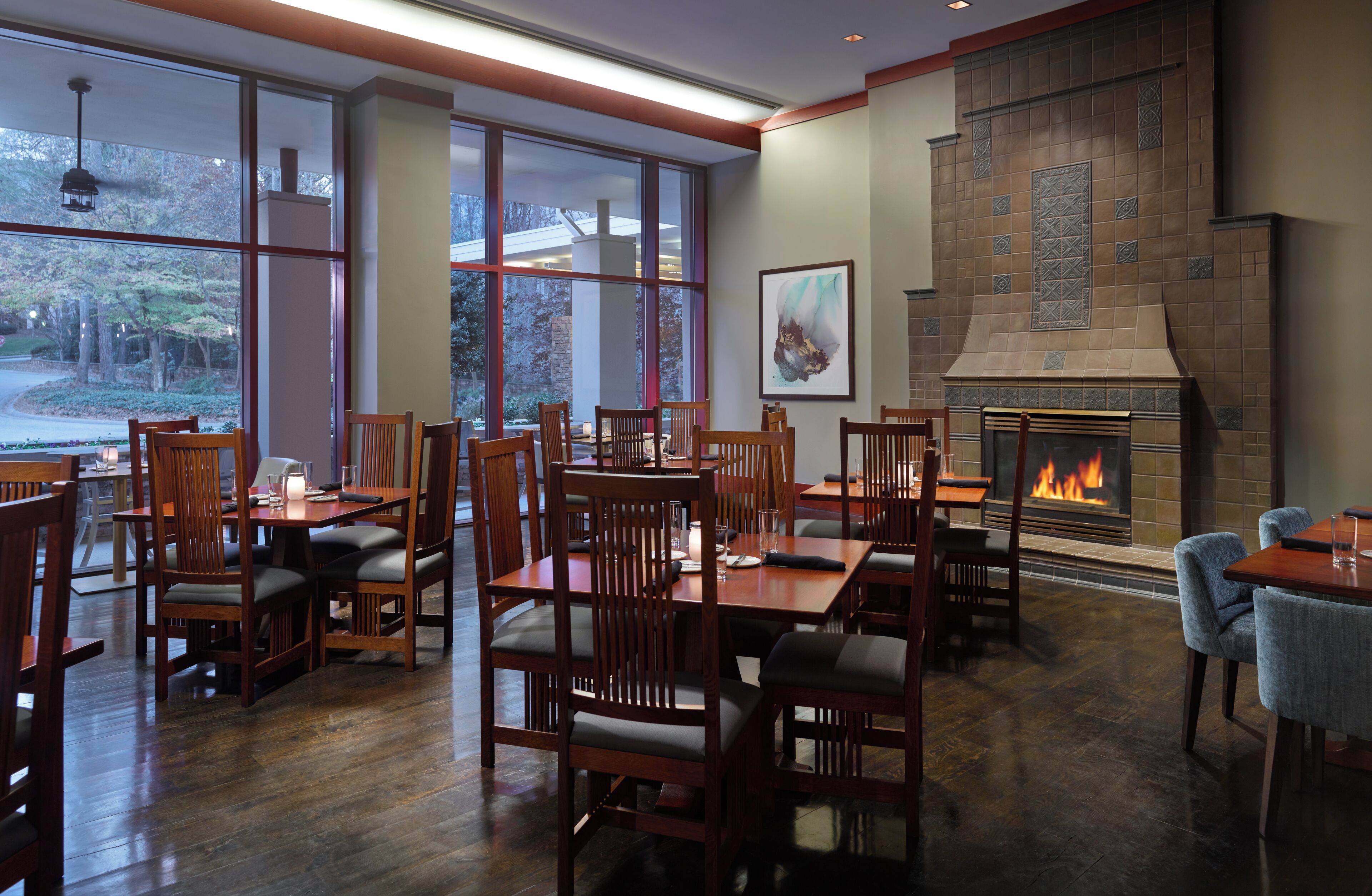 2 restaurants; breakfast, lunch and dinner served 