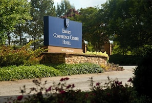 A sign for the Emory Conference Center Hotel with a stone base and a blue signboard. - Emory Conference Center Hotel (Atlanta)