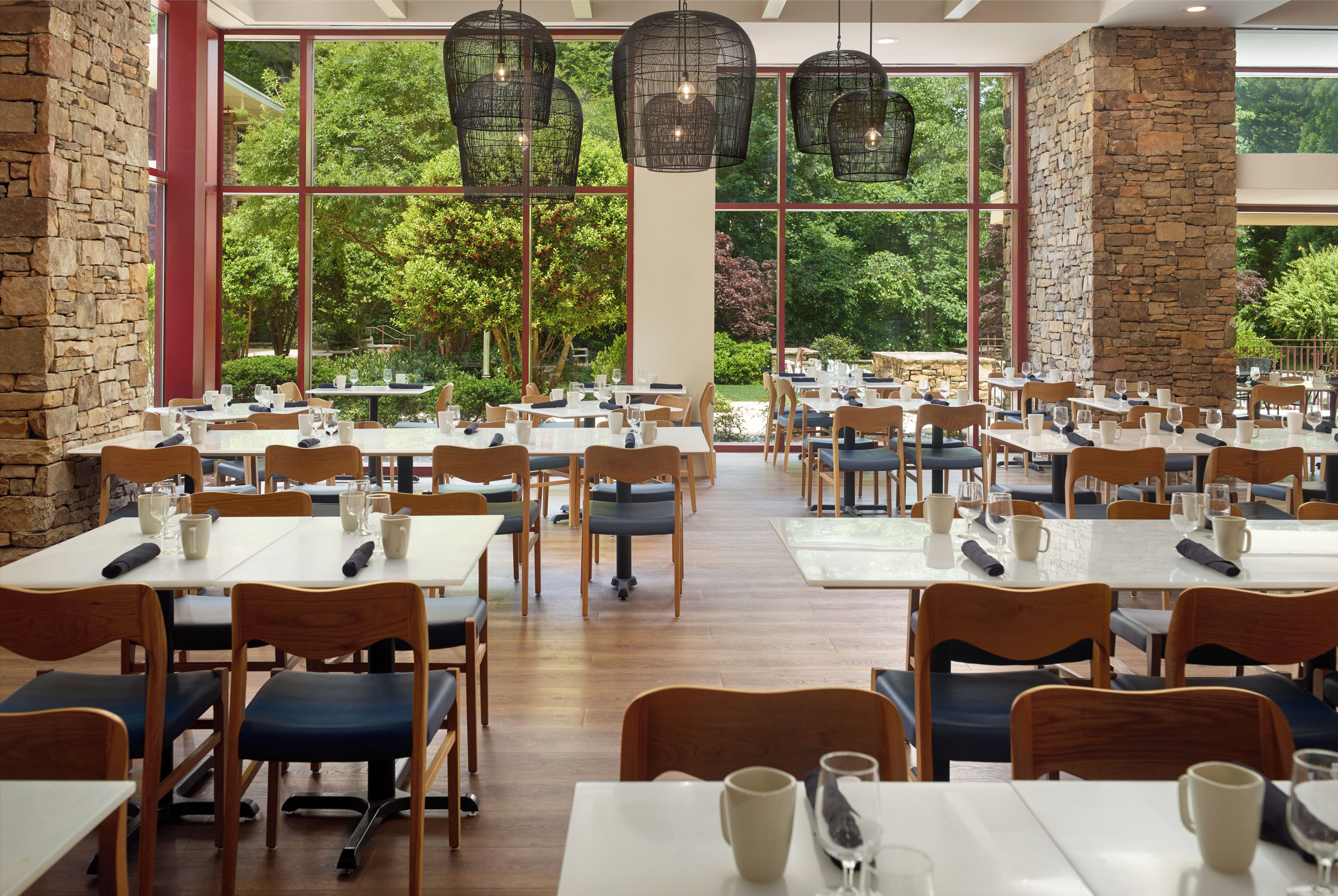 2 restaurants; breakfast, lunch and dinner served 
