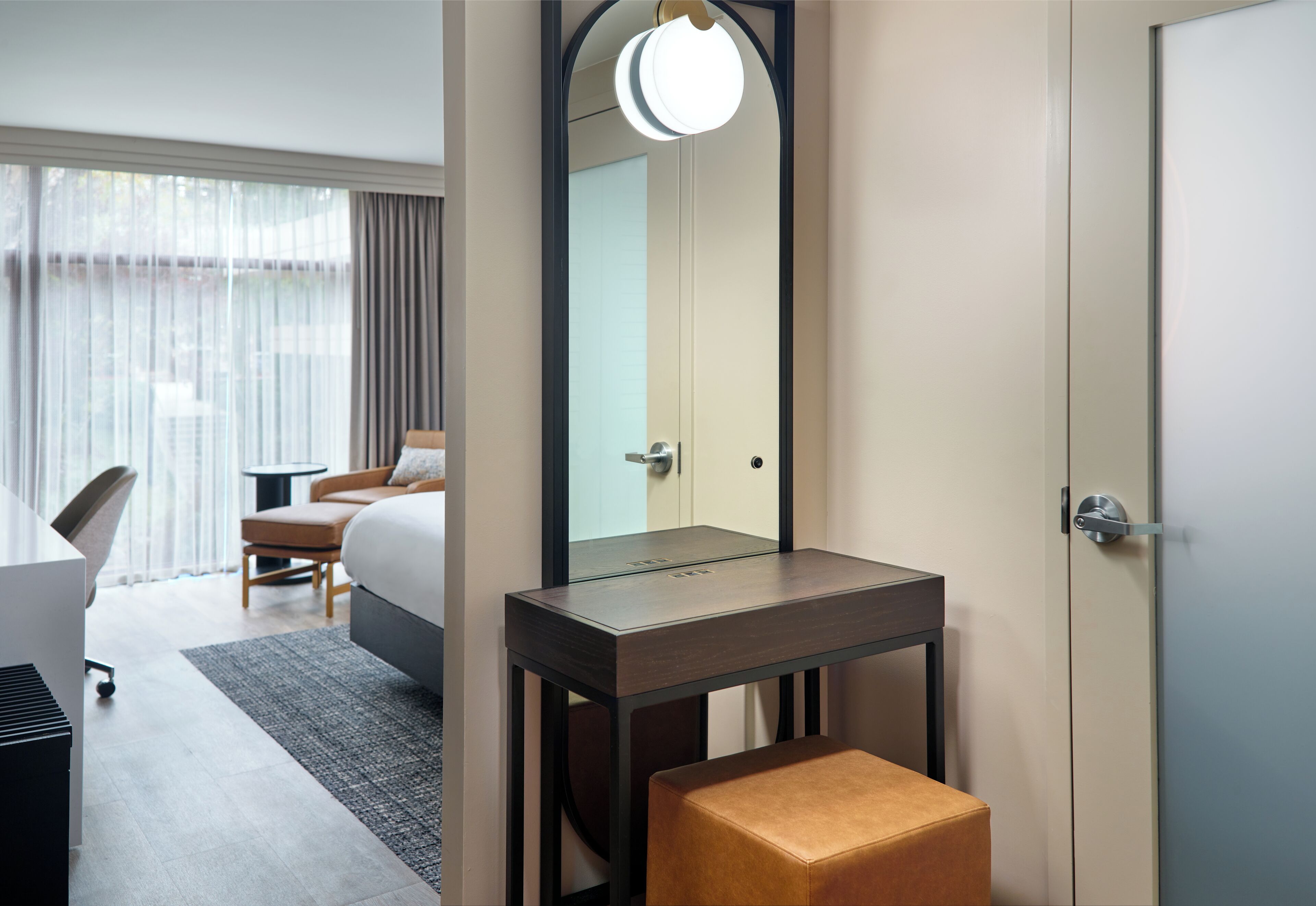 Luxe beddengoed, pillowtop-bedden, een kluis op de kamer, een bureau