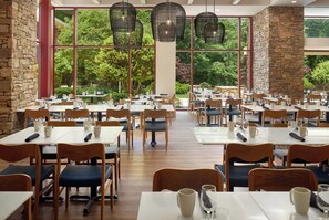 2 restaurants; breakfast, lunch and dinner served  - Emory Conference Center Hotel (Atlanta)
