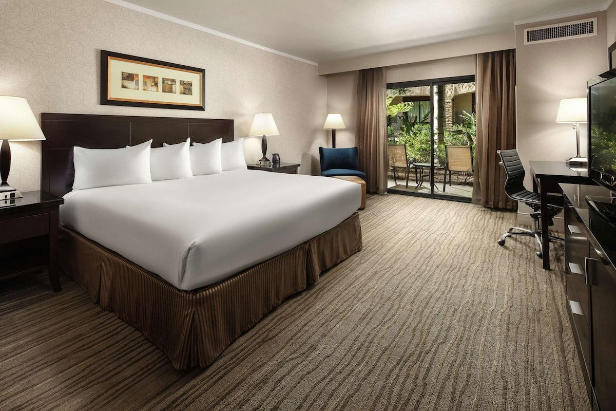 Hypo-allergenic bedding, down duvets, minibar, in-room safe