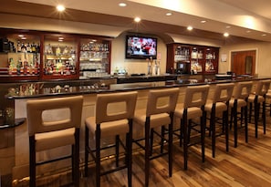 Piano bar - DoubleTree by Hilton Claremont (Claremont)