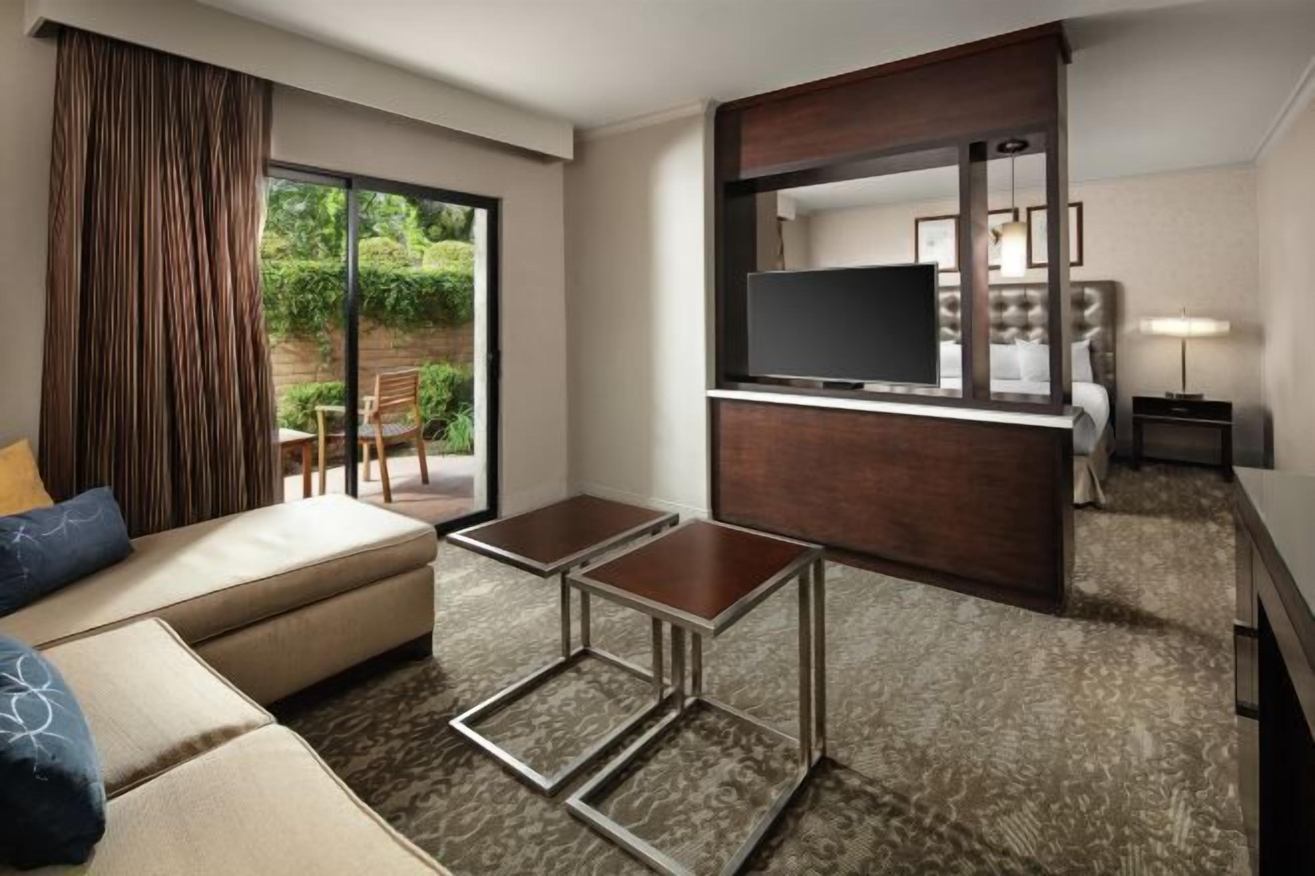 Hypo-allergenic bedding, down duvets, minibar, in-room safe