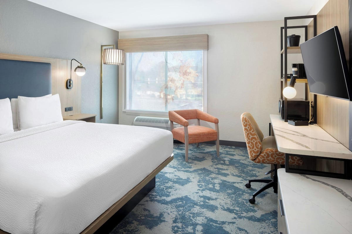 In-room safe, desk, laptop workspace, iron/ironing board