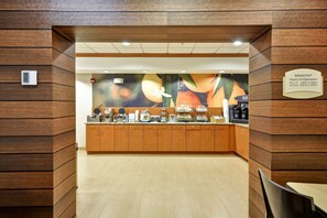 Desayuno continental gratuito y diario