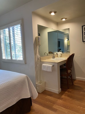 Basic Double Room | Iron/ironing board, bed sheets