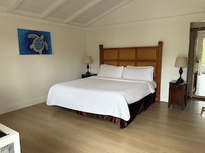 Cottage, 1 King Bed | Iron/ironing board, bed sheets