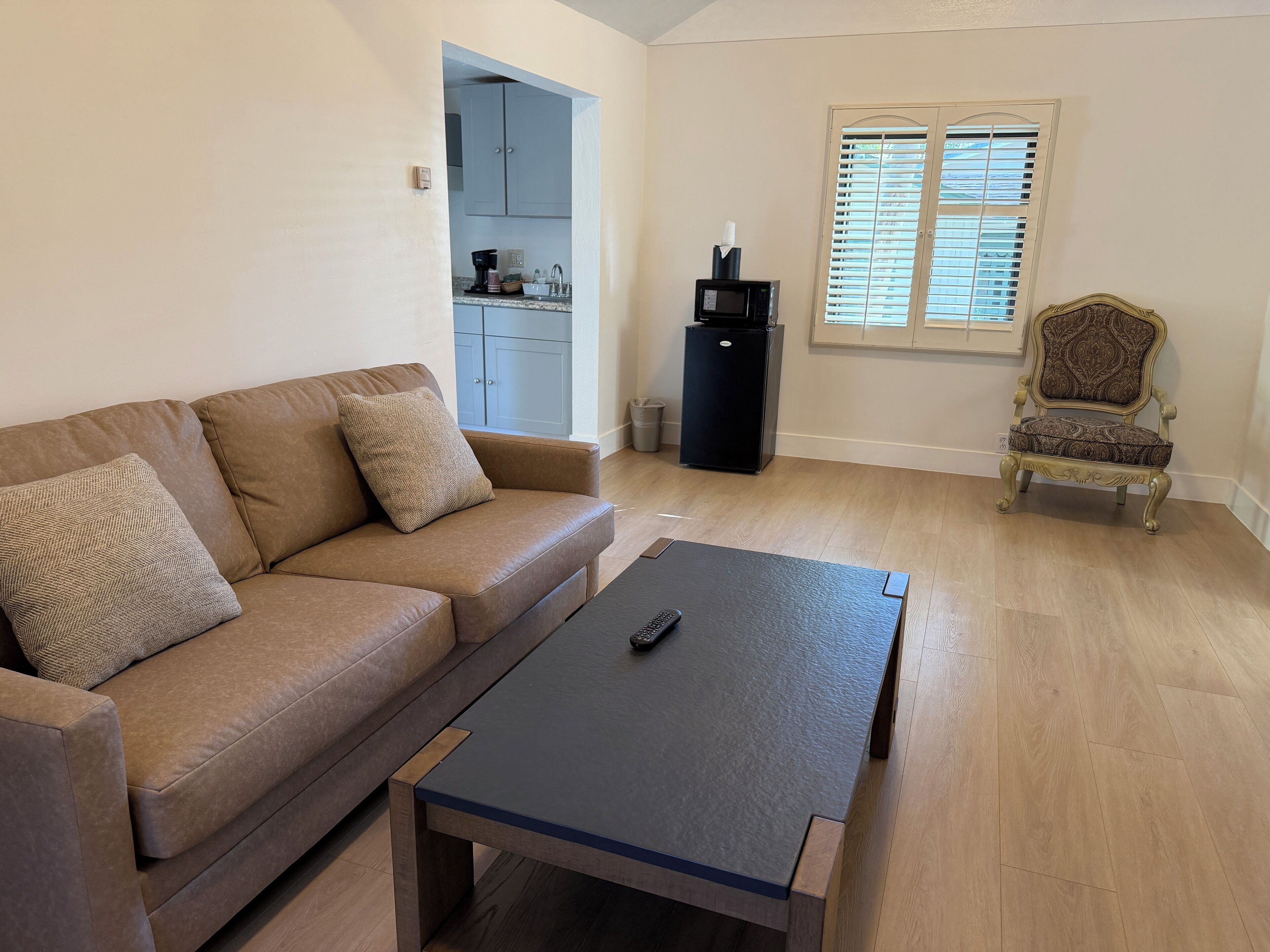 Standard Cottage, 2 Bedrooms | Living area | 32-inch flat-screen TV with cable channels, TV