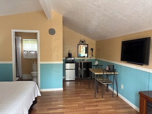 Cottage, 1 Double Bed | 1 bedroom, iron/ironing board, free WiFi, bed sheets