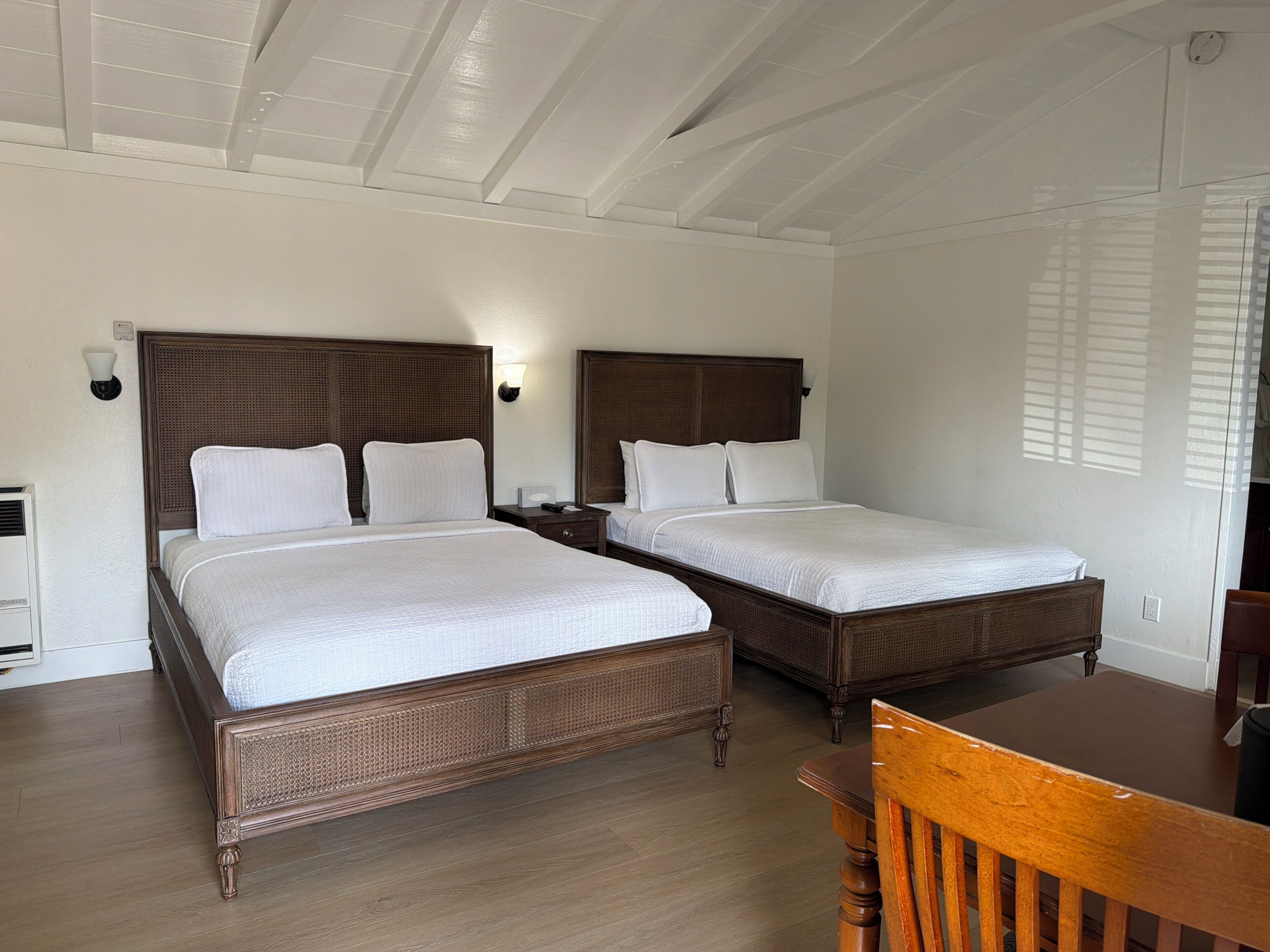 Casa de campo, 2 camas de matrimonio | Tabla de planchar con plancha y ropa de cama