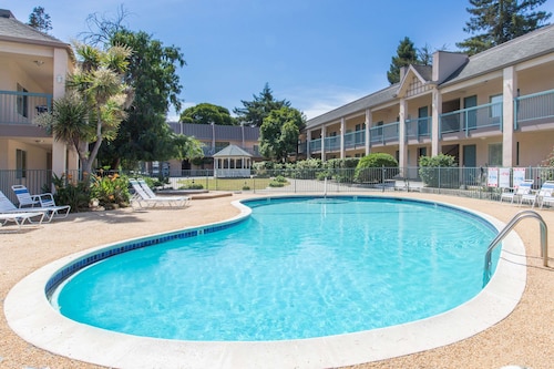 デイズ イン バイ ウィンダム レッドウッド シティ