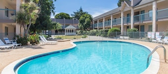 Days Inn by Wyndham Redwood City