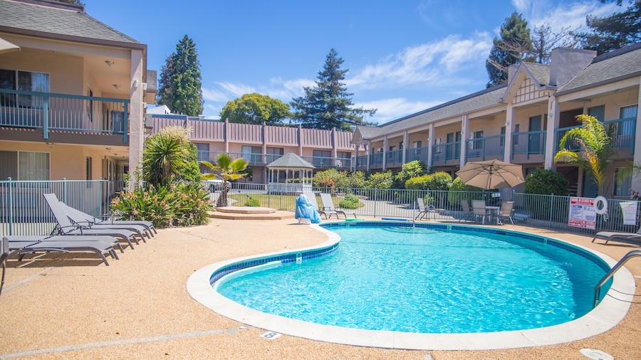 Days Inn by Wyndham Redwood City