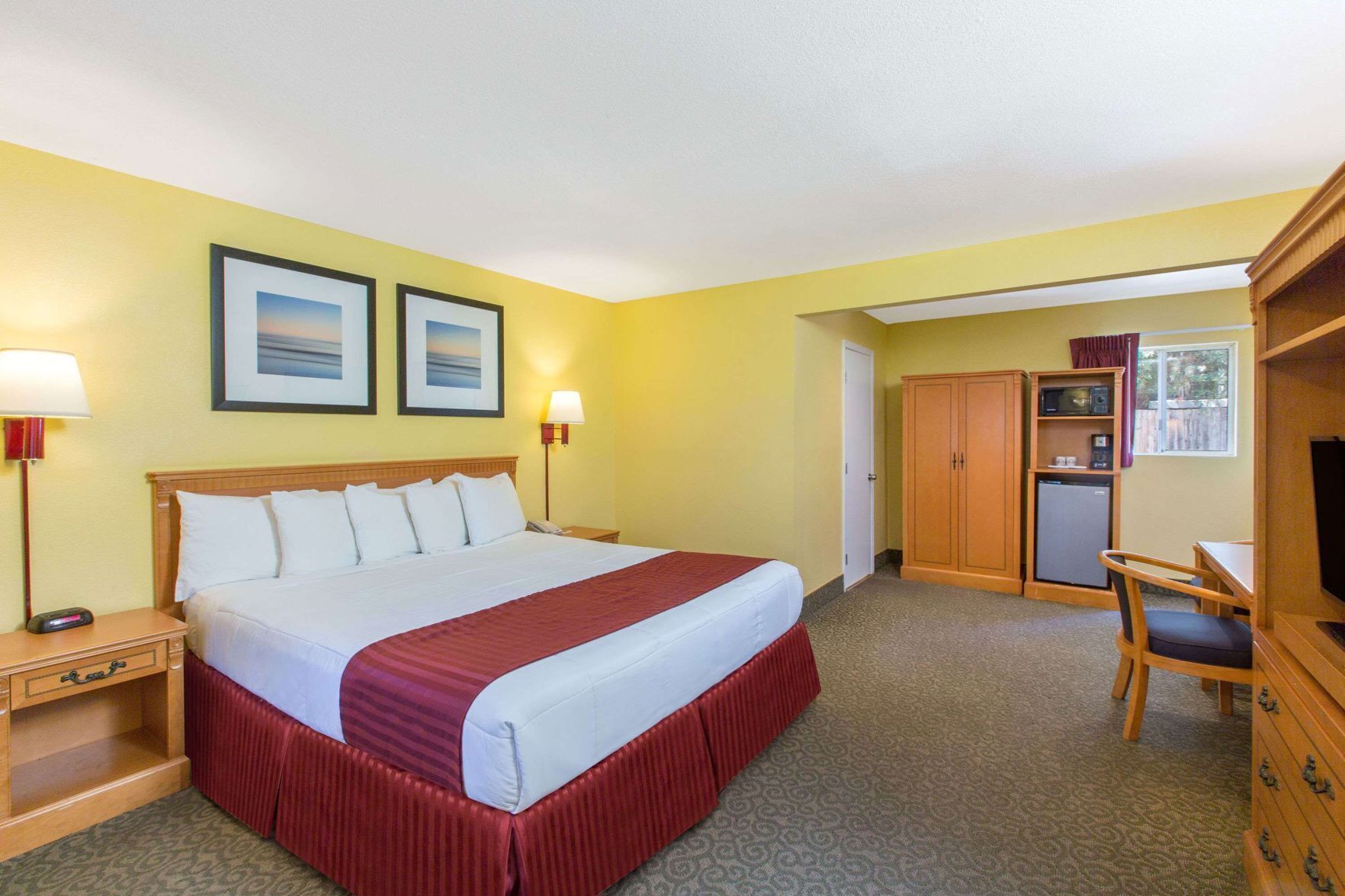 In-room safe, iron/ironing board, free cribs/infant beds