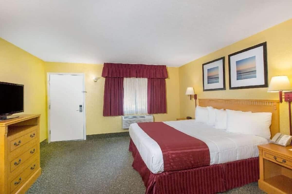 In-room safe, iron/ironing board, free cribs/infant beds