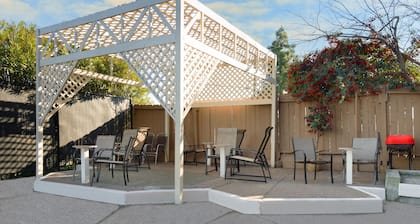 Days Inn by Wyndham Pinole Berkeley