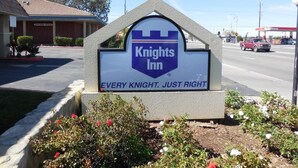 Unclassified image, 4 of 29, button - Knights Inn Palmdale Lancaster Area (Palmdale)