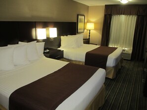 Desk, iron/ironing board, free WiFi, bed sheets - Best Western Brentwood Inn (Brentwood)