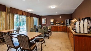 Desayuno buffet incluido todos los días 