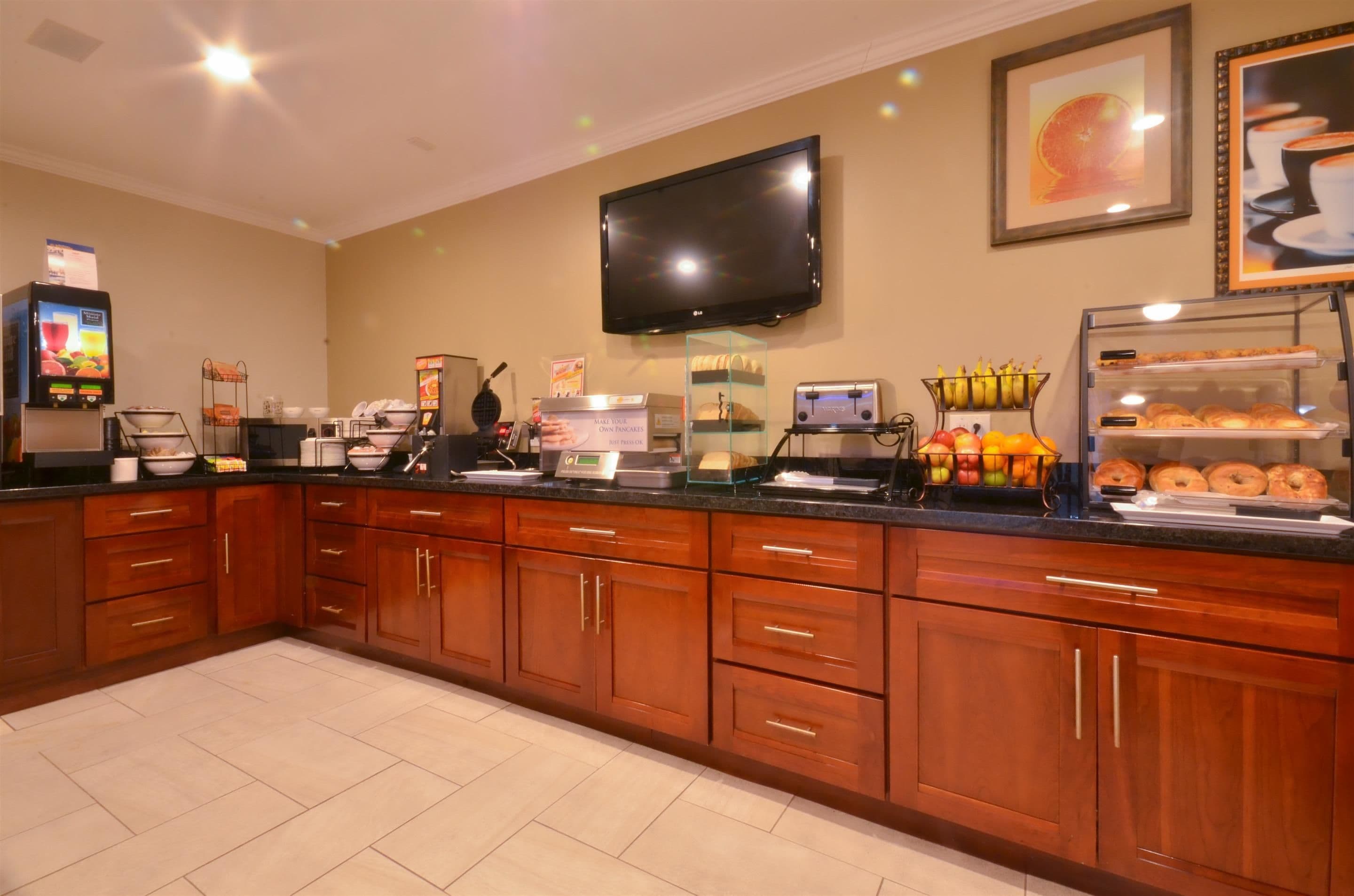 free daily continental breakfast