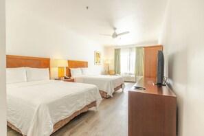 In-room safe, desk, blackout curtains, soundproofing - Brawley Inn (Brawley)