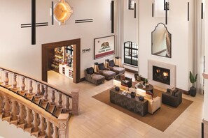 Lobby - Zachari Dunes on Mandalay Beach, Curio Collection by Hilton (Oxnard)