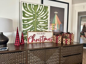 In-room safe, laptop workspace, blackout curtains, iron/ironing board - Zachari Dunes on Mandalay Beach, Curio Collection by Hilton (Oxnard)