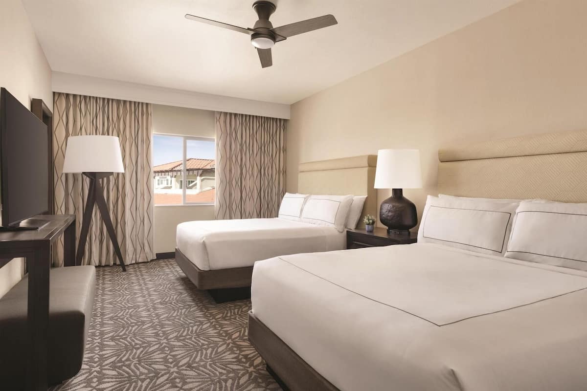 In-room safe, laptop workspace, blackout drapes, iron/ironing board