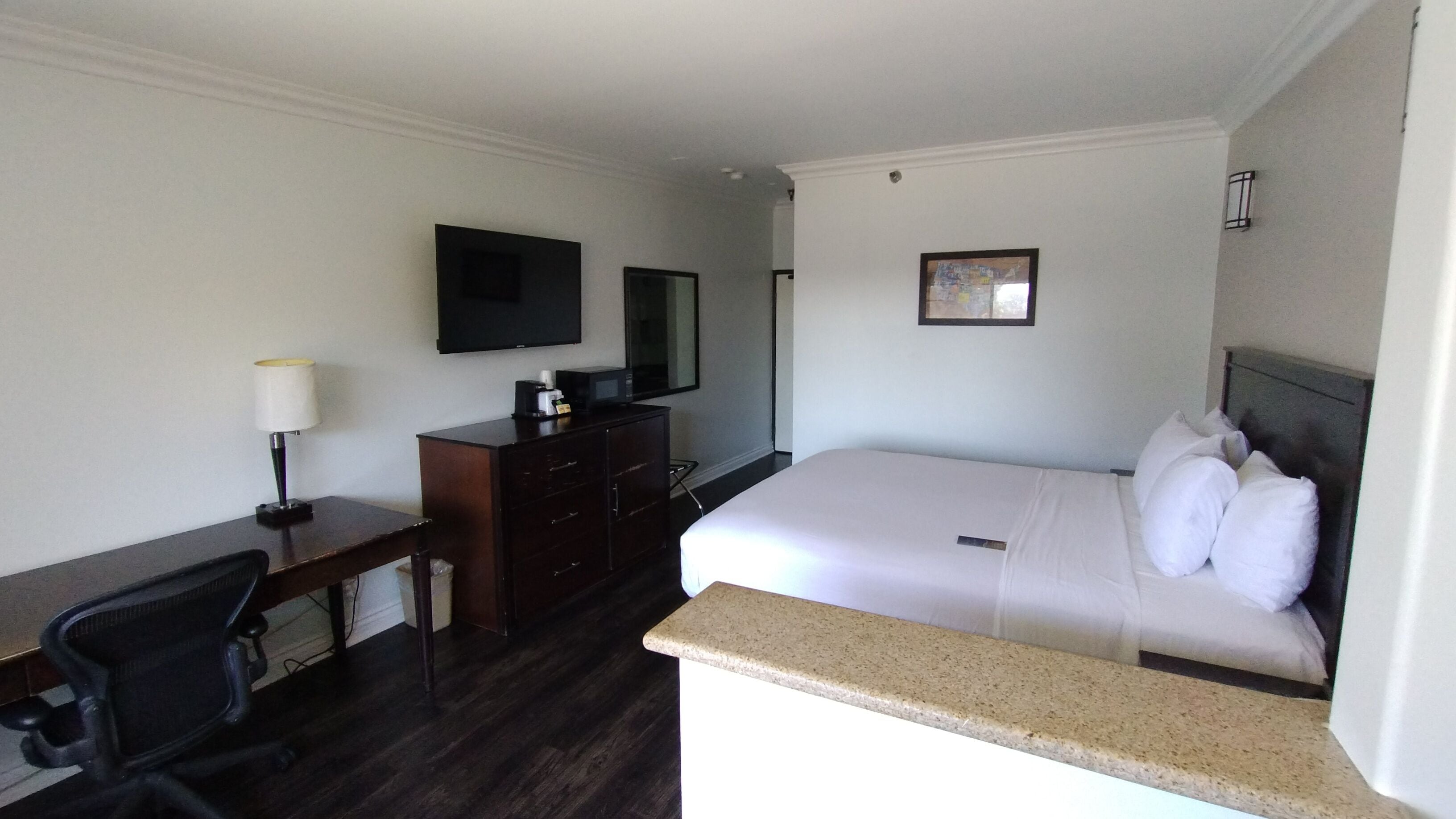 studio suite, 1 king bed, non smoking | blackout curtains, iron/ironing board, rollaway beds, free wifi