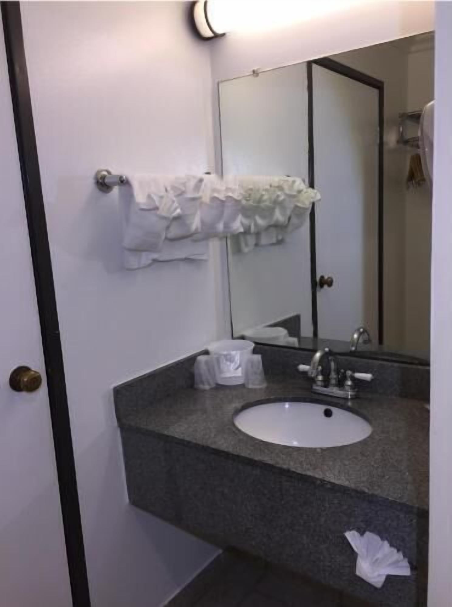 Baño | Tina con regadera y regadera con hidromasaje 
