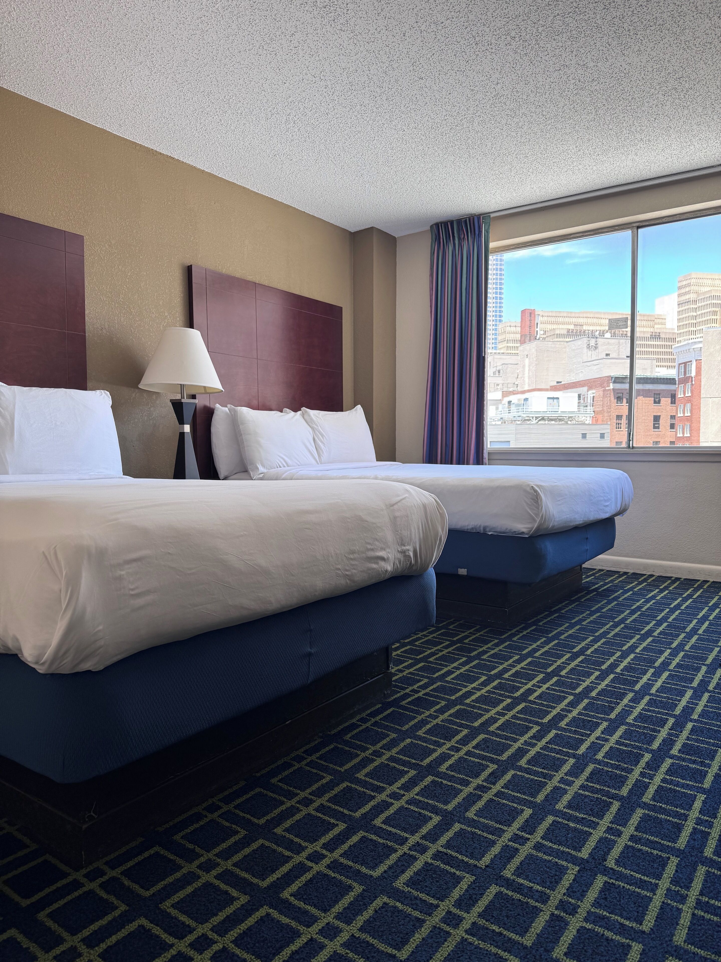 Työpöytä, kannettavalle tietokoneelle sopiva työtila