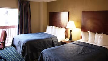 Habitación doble estándar | Escritorio y espacio para trabajar con laptop