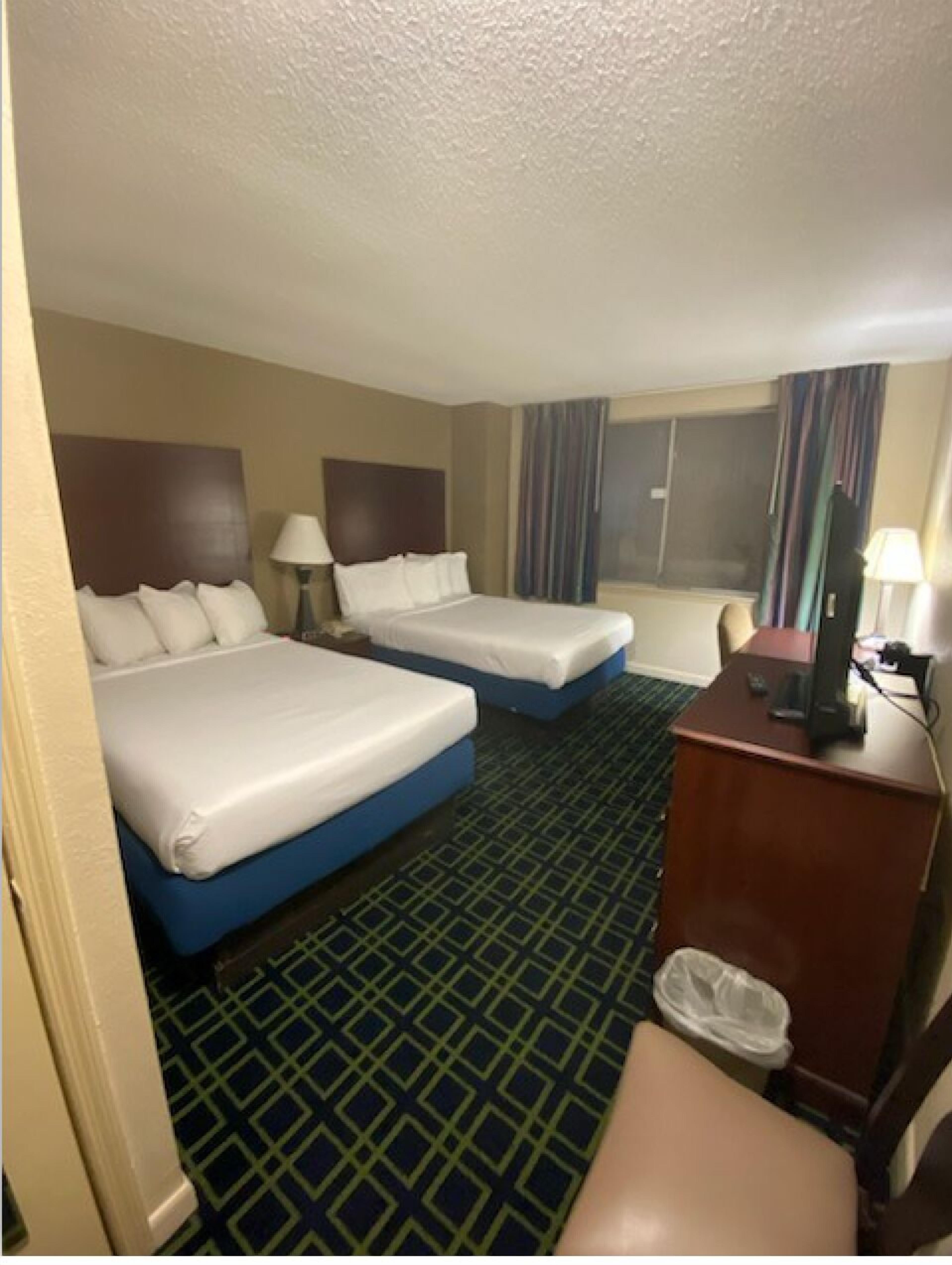 Työpöytä, kannettavalle tietokoneelle sopiva työtila