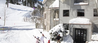 Palisades Tahoe Lodge