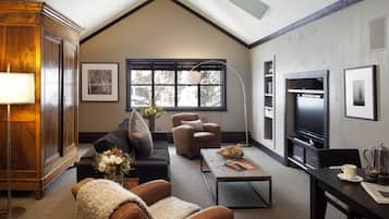 Iron/ironing board, rollaway beds, WiFi, bed sheets