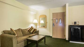 Suite, 2 Double Beds, Non Smoking | Desk, laptop workspace, free WiFi, bed sheets