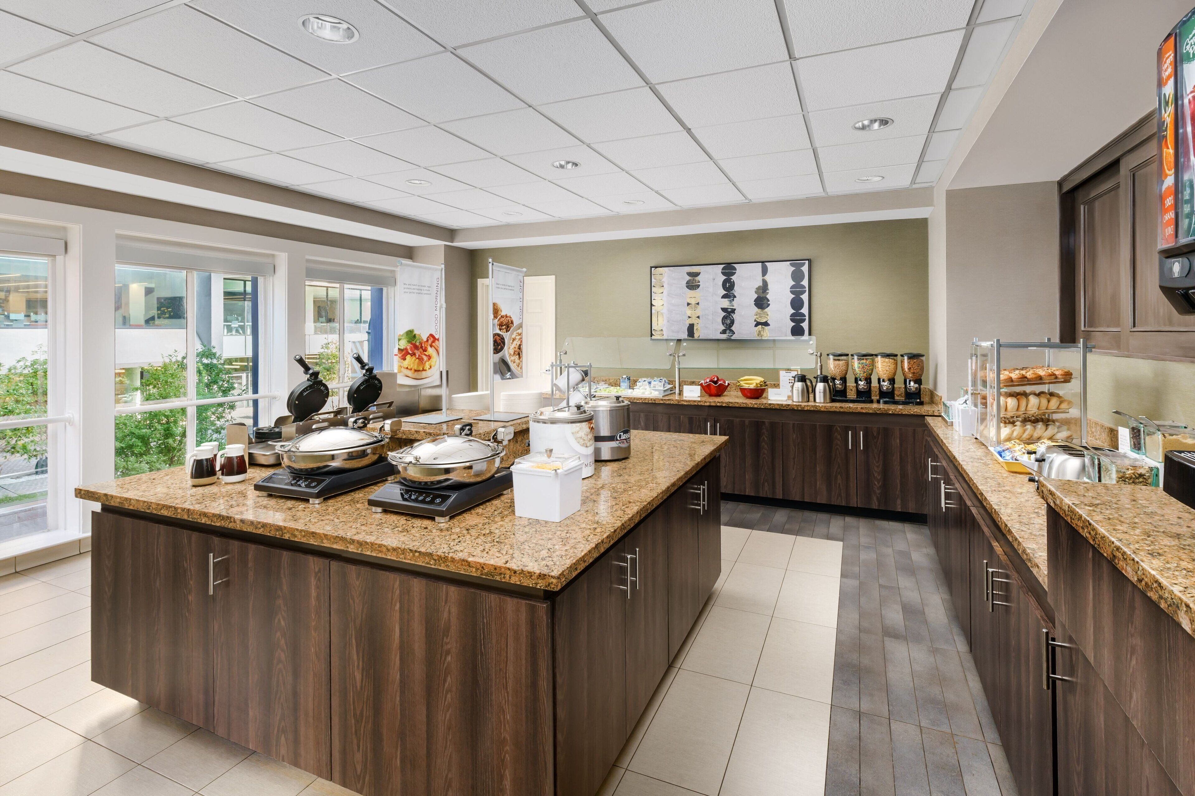 فطور قائم على الخدمة الذاتية مجانًا يوميًا