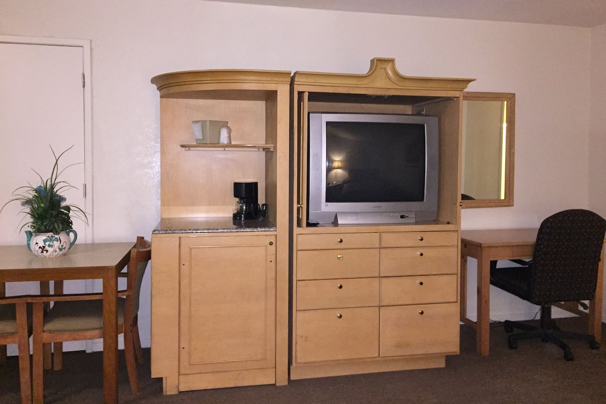 Premium bedding, free WiFi, alarm clocks