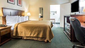 Desk, laptop workspace, blackout curtains, soundproofing - Quality Inn San Diego I-5 Naval Base (San Diego)