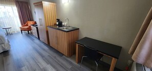 Studio Suite, Multiple Beds | Hypo-allergenic bedding, in-room safe, desk, laptop workspace