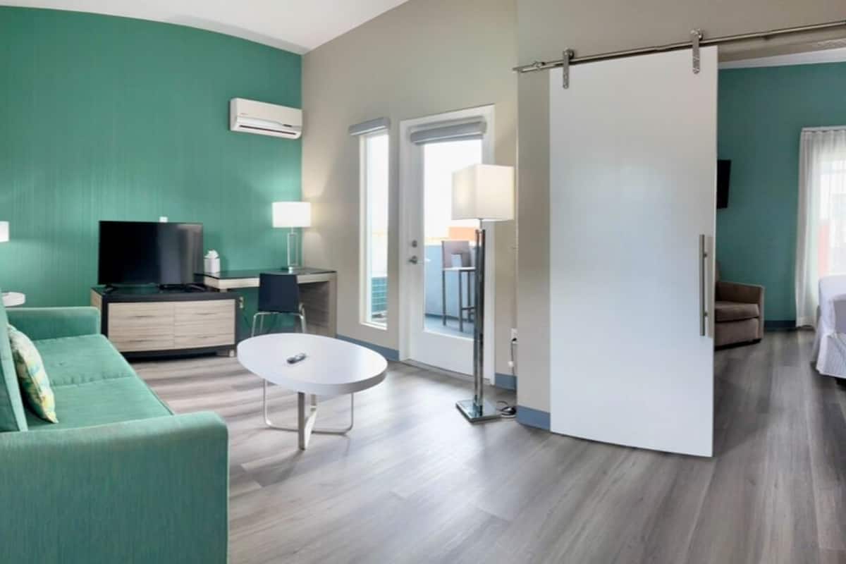 Suite, 1 Bedroom, Bay View | Hypo-allergenic bedding, pillowtop beds, in-room safe, desk