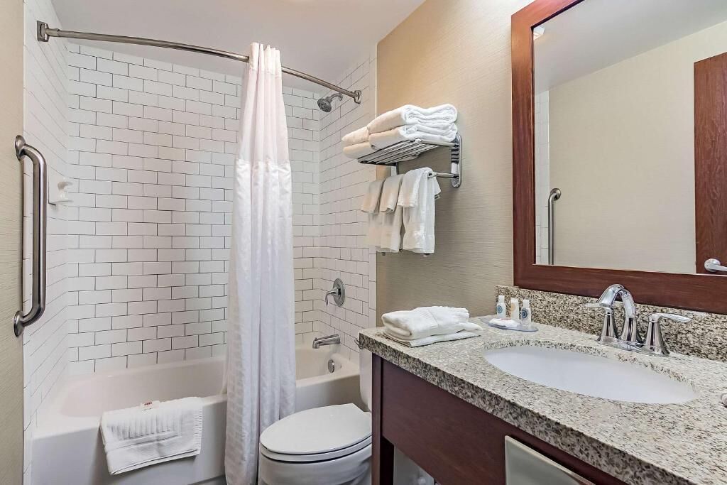 Top 8 Hotels With Hot Tub Near Janesville, Wisconsin Updated 2024