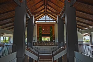 3 bars/lounges, 2 poolside bars, 2 beach bars, swim-up bar