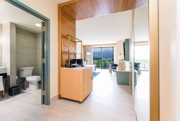 高档床上用品、羽绒被、加厚床垫、客房内保险箱