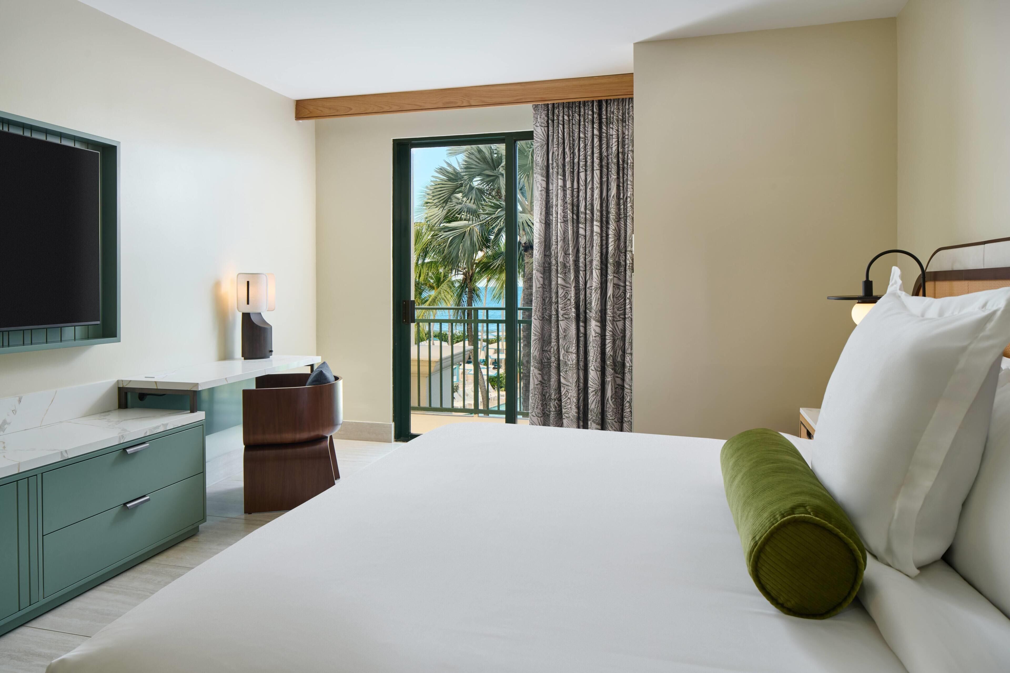 Suite (Discovery) | Premium bedding, down comforters, pillowtop beds, in-room safe